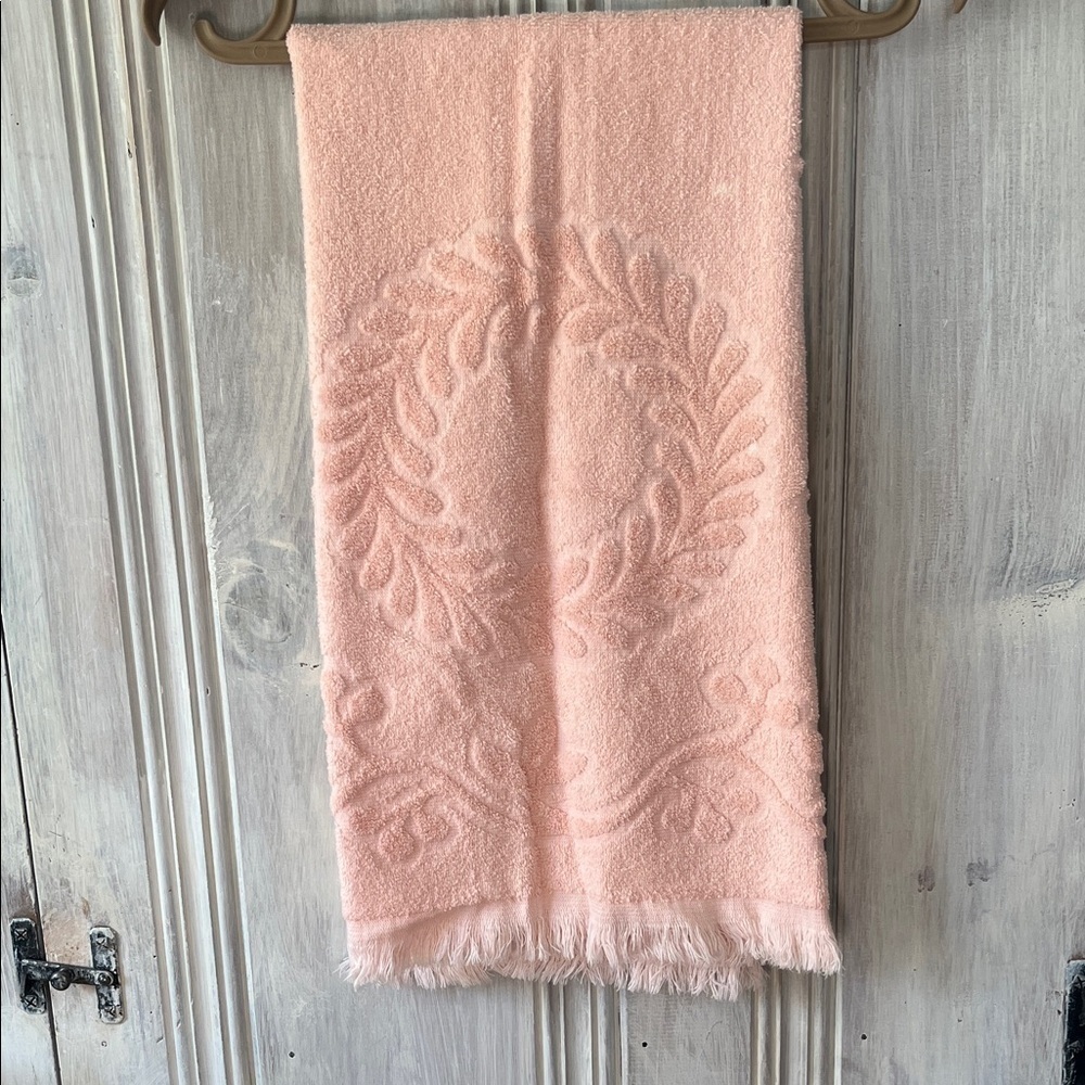 Vintage Dundee Pink Cotton Towel Set Jacquard Wreath Design Fringed Ends - Picture 14 of 15